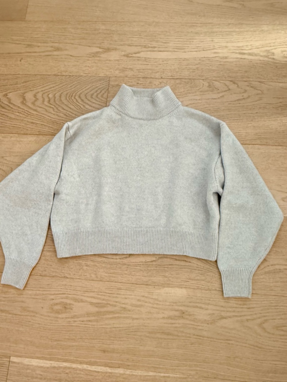 Wilfred Light Gray Cropped Turtleneck Sweater
